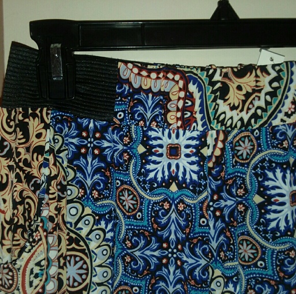 🆕 in women’s Boho palazzo pants Really cute, soft - Picture 2 of 13